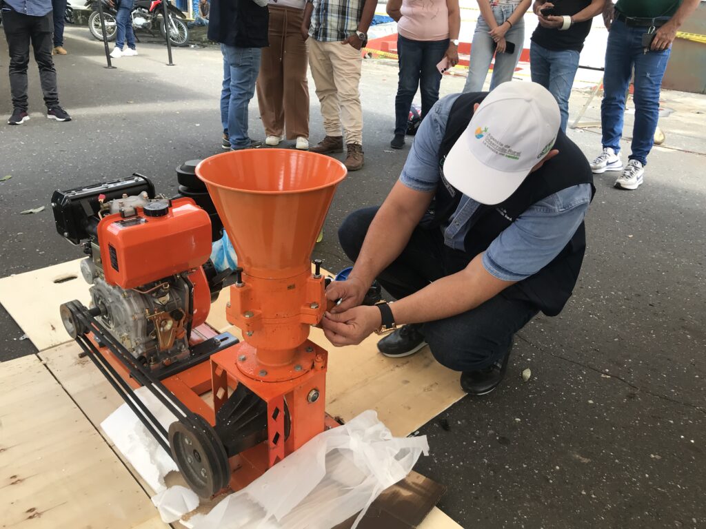 Entrega de Máquina Peletizadora y Capacitación para producción de Alimentos Concentrados